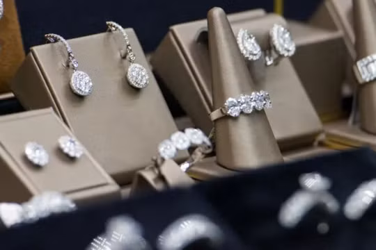 Kim cương Nga có thể sớm bị áp trừng phạt