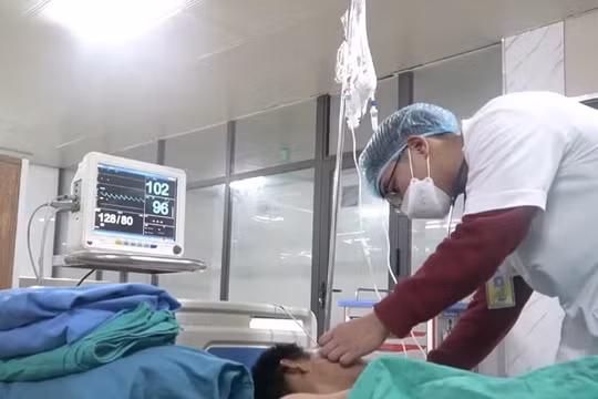 Cấp cứu người đàn ông 36 tuổi bị đâm xuyên vào ổ bụng