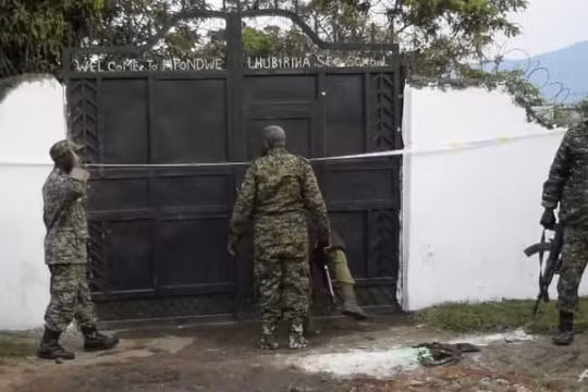 Uganda bắt 3 người trong vụ phiến quân thảm sát trường học