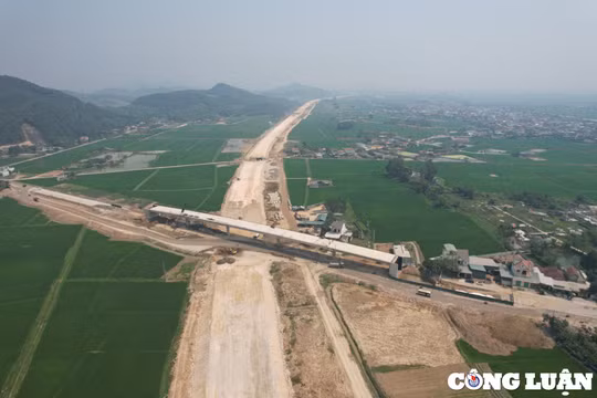 Sớm bàn giao mặt bằng phục vụ thi công cao tốc Chí Thạnh - Vân Phong