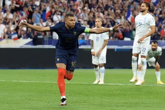 Mbappe đi vào lịch sử bóng đá Pháp