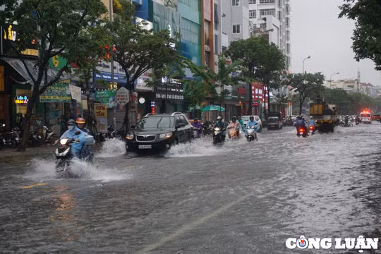 Ứng phó với mưa lớn cục bộ tại khu vực từ Hà Tĩnh đến Bình Định