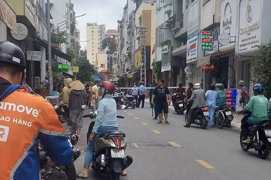 Nghi ngáo đá, cầm dao chém người đi đường rồi tự sát