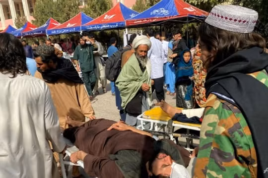 Người dân tháo chạy khỏi khu vực liên tục động đất ở Afghanistan