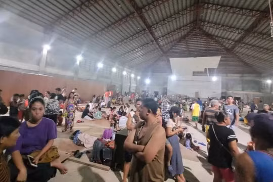Động đất mạnh ở Philippines, cảnh báo sóng thần và người dân phải sơ tán