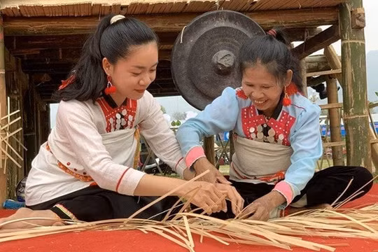 Quan tâm đầu tư phát triển hơn nữa nhóm dân tộc khó khăn đặc thù, để "không ai bị bỏ lại phía sau"