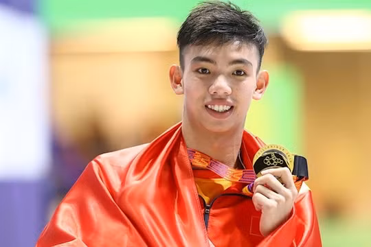 Kình ngư Huy Hoàng phải dự 2 môn thi trong 10 phút