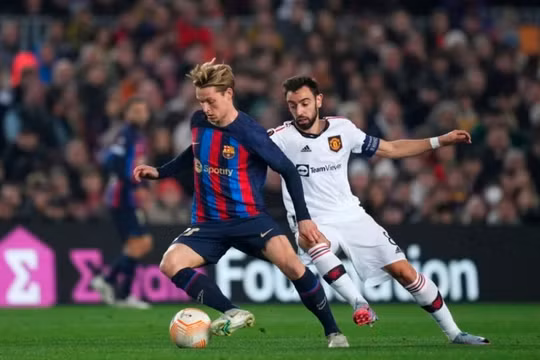 Barca hòa 2-2 Man Utd sau màn rượt đuổi kịch tính
