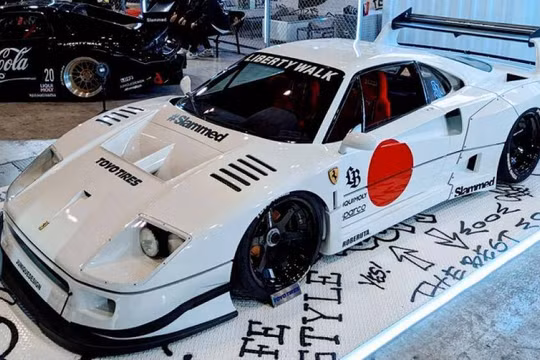 Siêu xe Ferrari F40 giá triệu đô khoác thêm gói độ đặc biệt