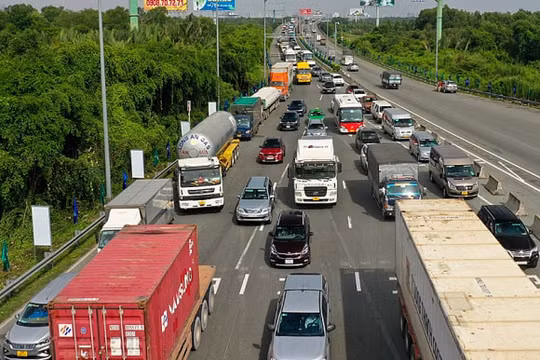 Hơn 590.000 xe hết tiền trong tài khoản thu phí ETC đi vào đường cao tốc