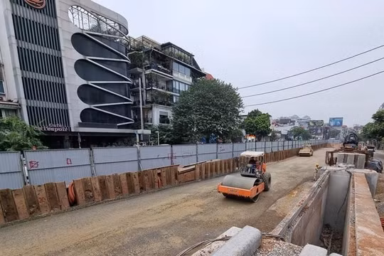 Hà Nội yêu cầu làm rõ trách nhiệm việc chậm tiến độ thi công đê hữu Hồng