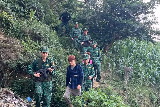 Lào Cai: Lao động làm chui vượt biên trái phép từ Trung Quốc về Việt Nam làm thẻ căn cước