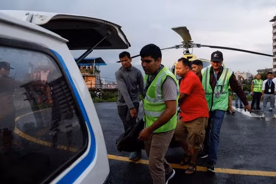Nepal tìm thấy thi thể 6 người thiệt mạng trong vụ trực thăng rơi