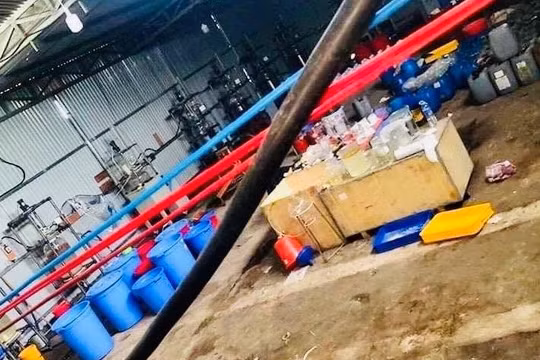 Kon Tum: 16 tấn hóa chất để sản xuất ma túy chưa được xử lý rò rỉ gây ô nhiễm