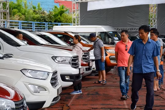 Thị trường xe cũ sôi động trước ngày định danh biển số