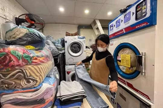 Dịch vụ giặt là đắt khách mùa nồm ẩm
