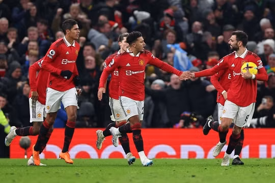Rashford và Sancho tỏa sáng, MU may mắn thoát thua trước Leeds
