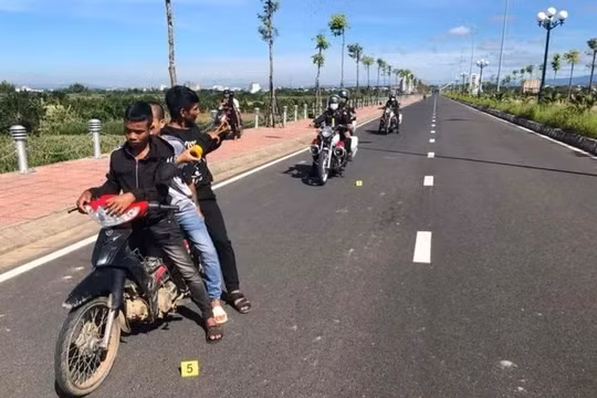 Kon Tum: Khởi tố vụ án, bắt giam 2 đối tượng dùng ná bắn Công an