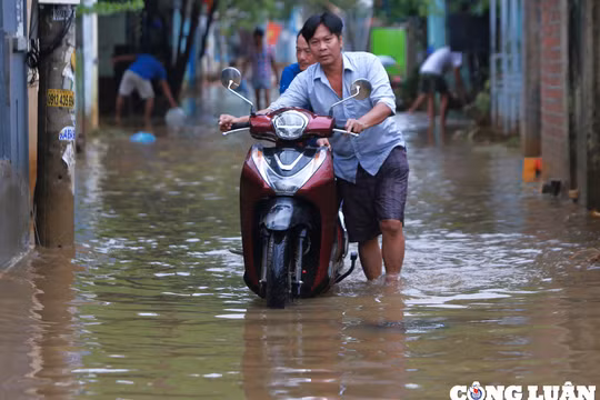 Miền Trung mưa lớn 2 ngày tới, nhiều nơi có nguy cơ ngập lụt, lũ quét, sạt lở đất