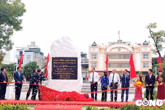 Quảng Ninh: Gắn biển hoàn thành 6 công trình với giá trị đầu tư trên 19 nghìn tỉ đồng