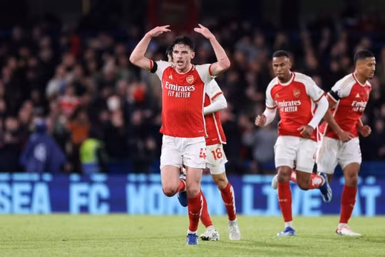 Tân binh đắt giá nhất Ngoại hạng Anh ghi bàn, Arsenal hòa hú vía trước Chelsea