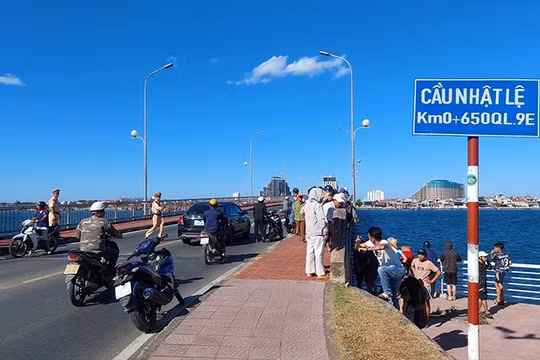 Bỏ lại giấy tờ tùy thân, cô gái nhảy cầu Nhật Lệ tự tử