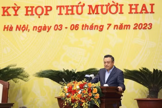 Chủ tịch UBND TP Hà Nội: Phân cấp, ủy quyền không bắt các quận, huyện phải mặc một “chiếc áo” giống nhau