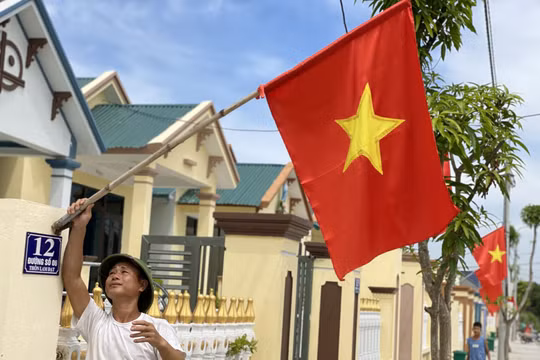 Nâng cao nhận thức về ý nghĩa, tầm quan trọng của việc sử dụng cờ Đảng, cờ Tổ quốc, hình bản đồ Việt Nam