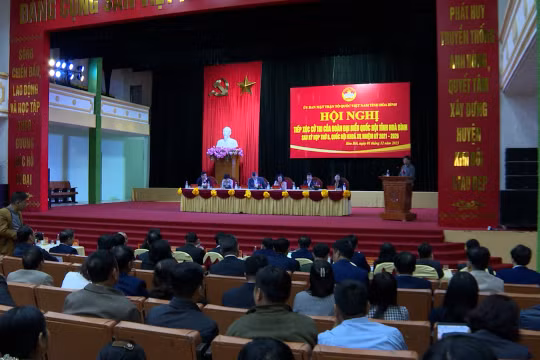Tổng Kiểm toán nhà nước Ngô Văn Tuấn tiếp xúc cử tri tỉnh Hòa Bình