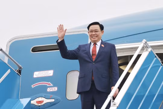 Chủ tịch Quốc hội Vương Đình Huệ lên đường dự Hội nghị cấp cao Quốc hội 3 nước Campuchia - Lào - Việt Nam