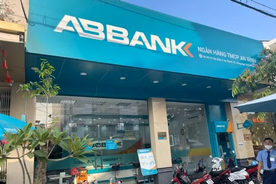 Chuyển giao dưới thời lãnh đạo anh em nhà chủ tịch ABBank, nợ xấu lại tăng vọt, lợi nhuận lao dốc ‘không phanh’
