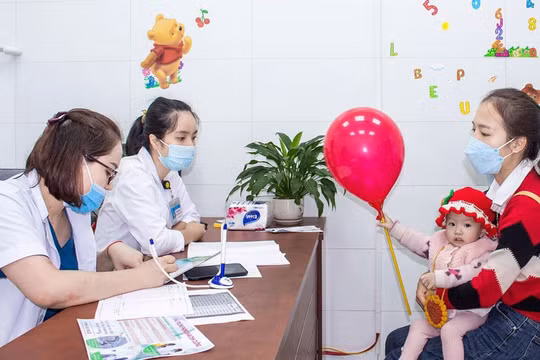 Trẻ dưới 2 tuổi trên toàn quốc được khám sức khỏe định kỳ