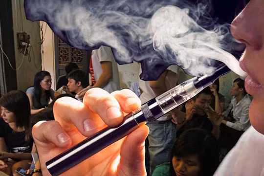 Kiến nghị khẩn cấp cấm mua bán, kinh doanh thuốc lá điện tử