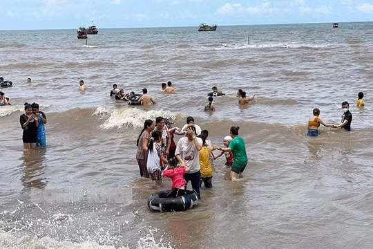 Khám phá, trải nghiệm du lịch sinh thái biển phù sa Thạnh Phú