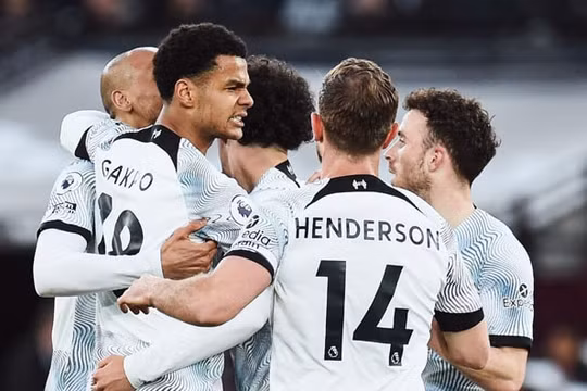 Ngược dòng thắng West Ham, Liverpool phả hơi nóng vào top 4