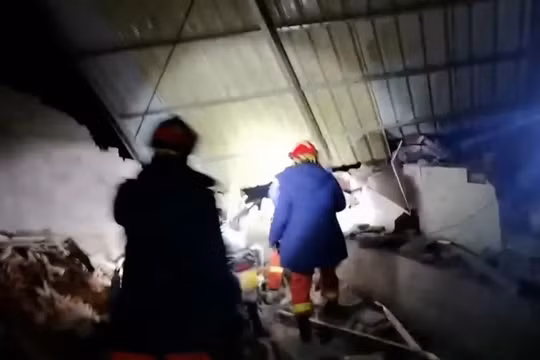 Động đất ở Trung Quốc khiến hàng trăm người thương vong, gấp rút cứu hộ vì thời tiết băng giá