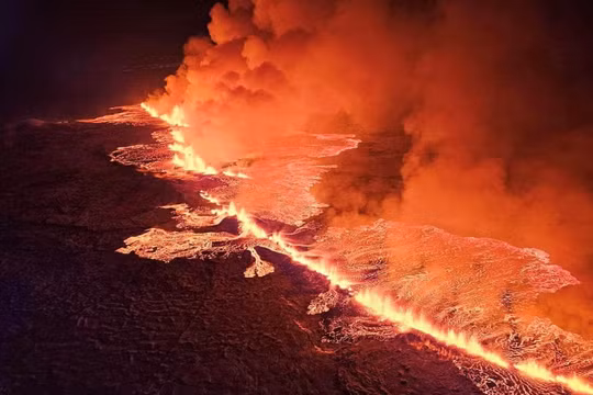 Núi lửa Iceland phun trào sau nhiều tuần hoạt động dữ dội