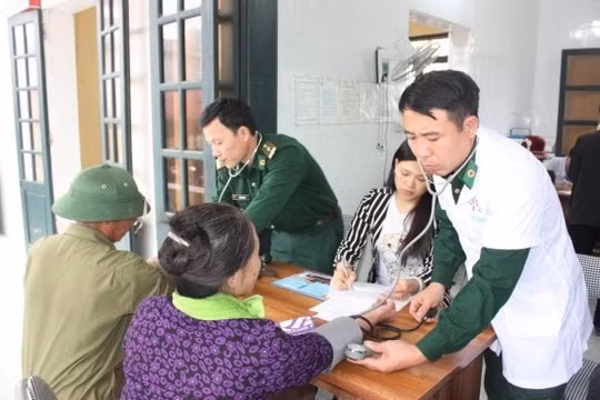 Rà soát chế độ phụ cấp đối với cán bộ y tế dự phòng, cơ sở trong lực lượng vũ trang