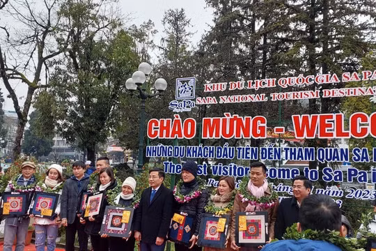 Lào Cai: Tết Dương lịch 2023 đón hơn 12 vạn du khách, doanh thu 429 tỷ