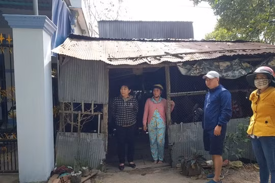 Quân khu 9 hỗ trợ một căn nhà cho gia đình bé trai bị rơi xuống trụ bê tông ở Đồng Tháp