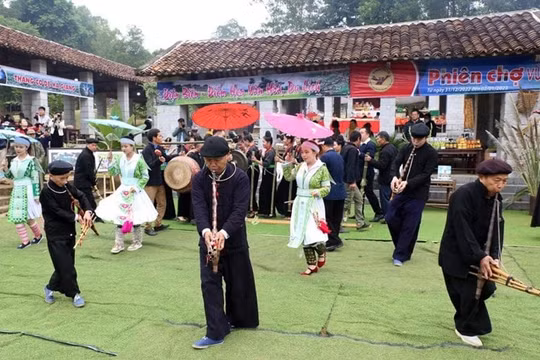 Khám phá Chợ phiên vùng cao tại Làng Văn hóa