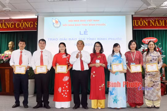 Khen thưởng 30 tác phẩm báo chí xuất sắc tại Lễ trao giải báo chí tỉnh Bình Phước 2022