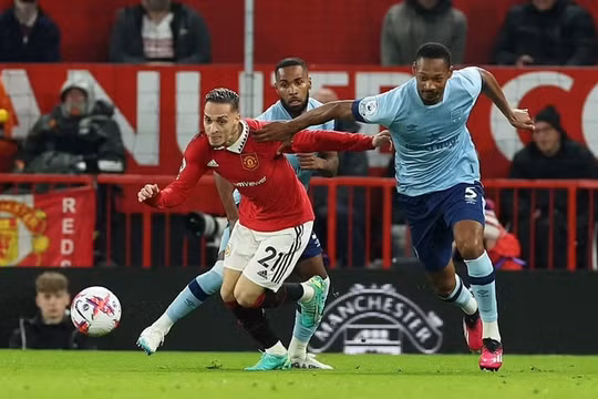 Rashford hóa người hùng, Man Utd lấy lại vị trí thứ 4 của Tottenham