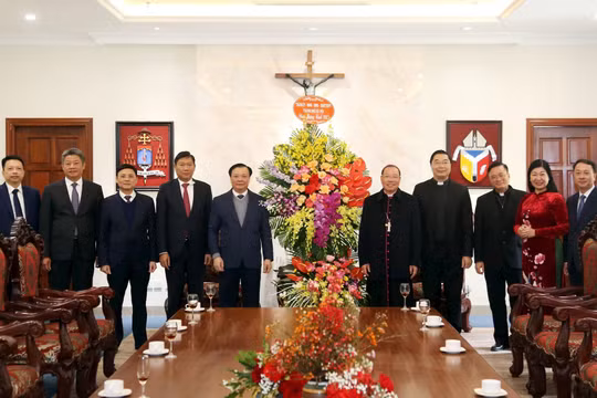 Bí thư Thành ủy Hà Nội thăm Tổng giáo phận Hà Nội dịp Giáng sinh