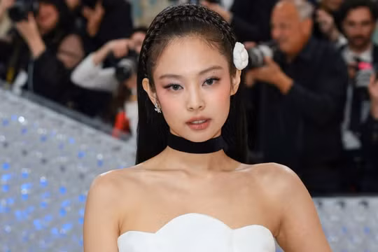 Jennie (BLACKPINK) gây bất ngờ khi tham gia chương trình tạp kỹ mới