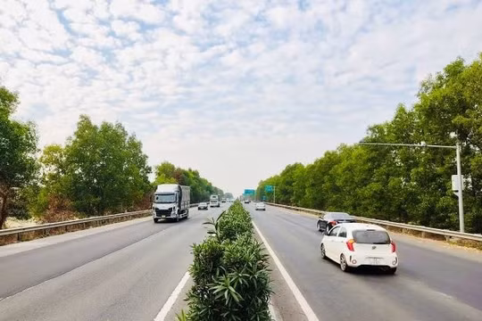 Phân luồng giao thông phục vụ sửa chữa đột xuất cao tốc Nội Bài - Lào Cai