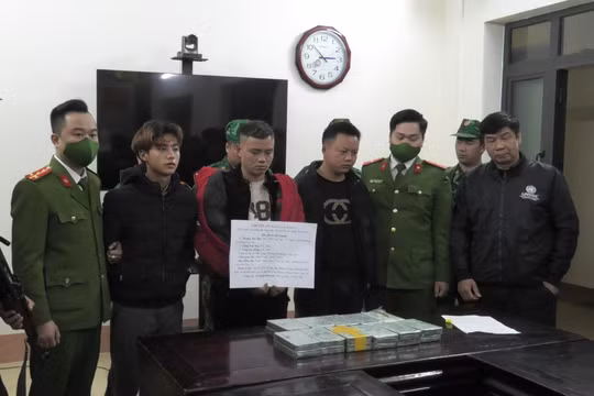 Bị phát hiện vận chuyển ma túy, các đối tượng lao xe vào lực lượng kiểm tra nhưng không thoát