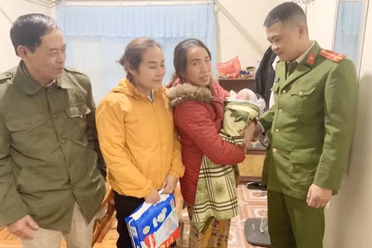 Bé gái sơ sinh bị bỏ rơi trong đêm rét cùng bức tâm thư của người mẹ
