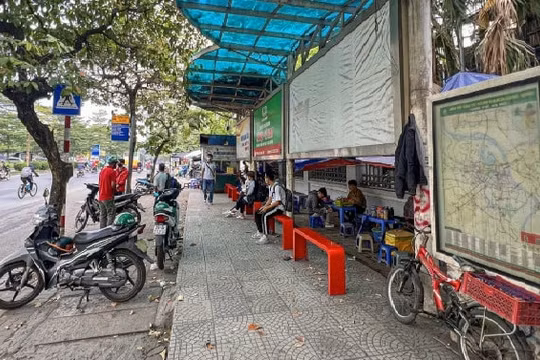 Hà Nội: Hạ tầng giao thông cho xe buýt chưa được đảm bảo