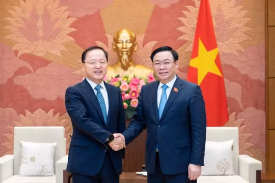 Chủ tịch Quốc hội đánh giá cao Samsung tiếp tục quan tâm đầu tư tại Việt Nam